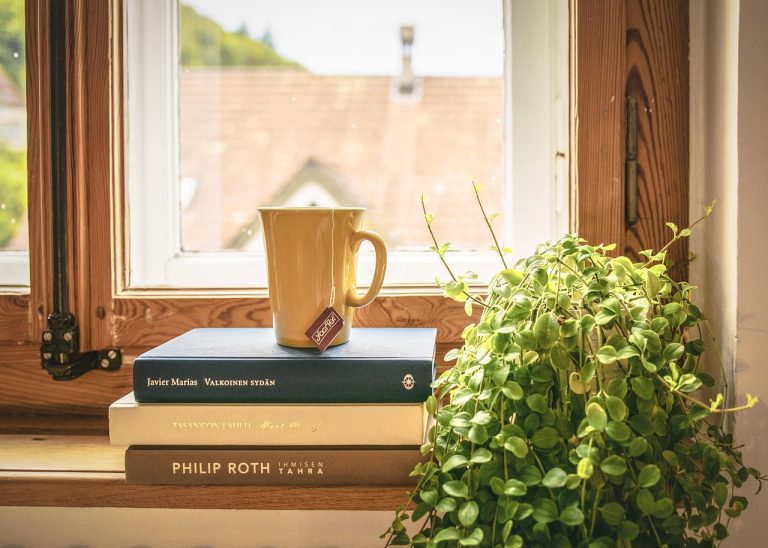 Book, read, tee —