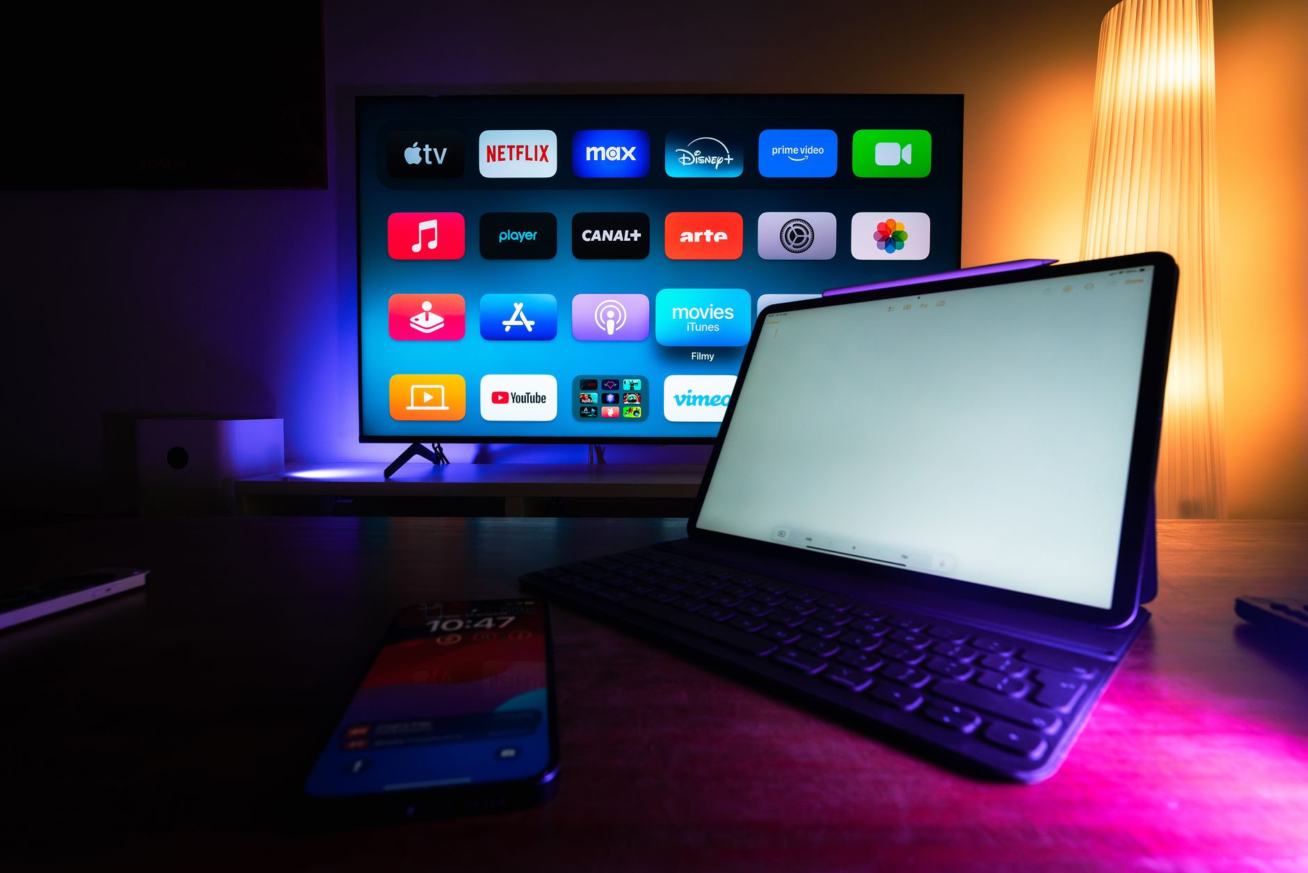 Apple HomeView Smart Hub